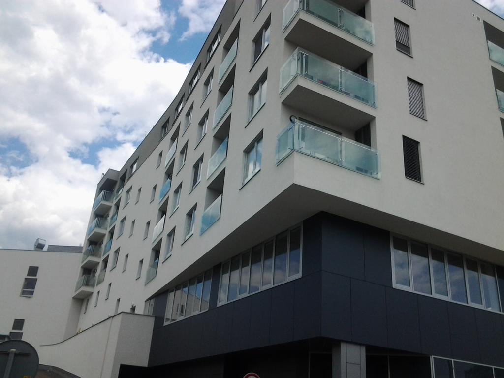 Apartman Halex Centrum City Aupark ピエシュチャニ エクステリア 写真
