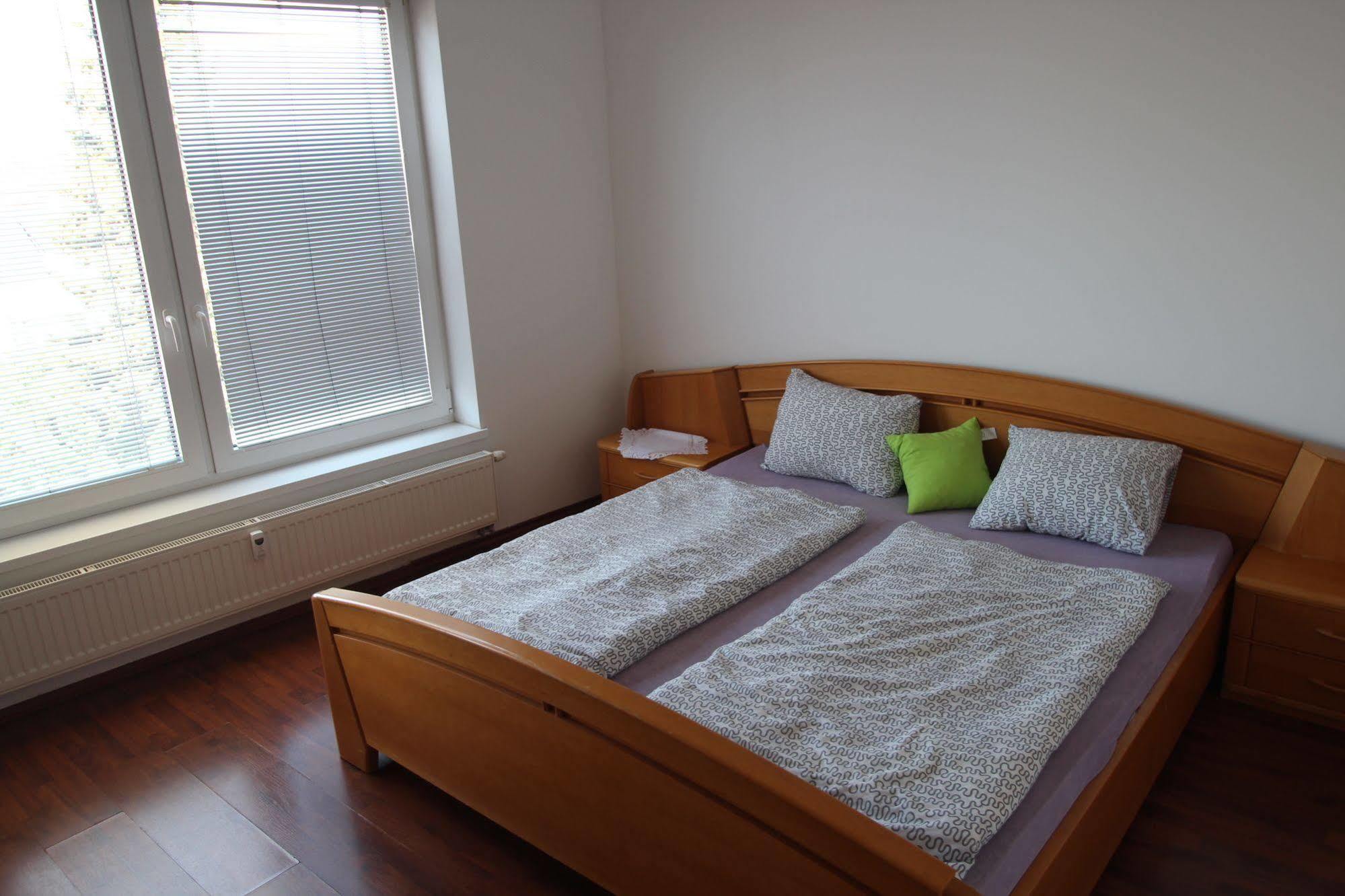 Apartman Halex Centrum City Aupark ピエシュチャニ エクステリア 写真